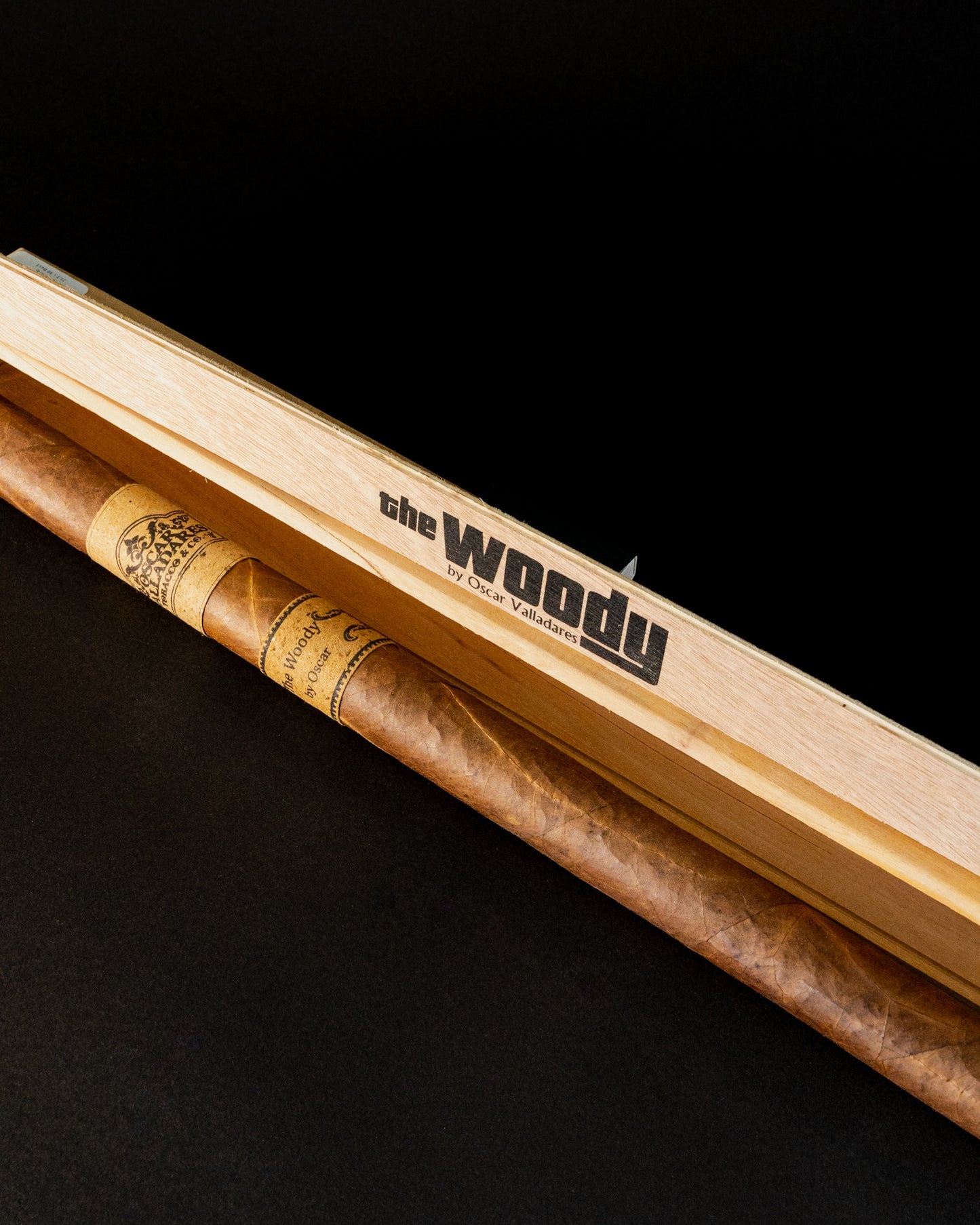 OSCAR VALLADARES THE WOODY